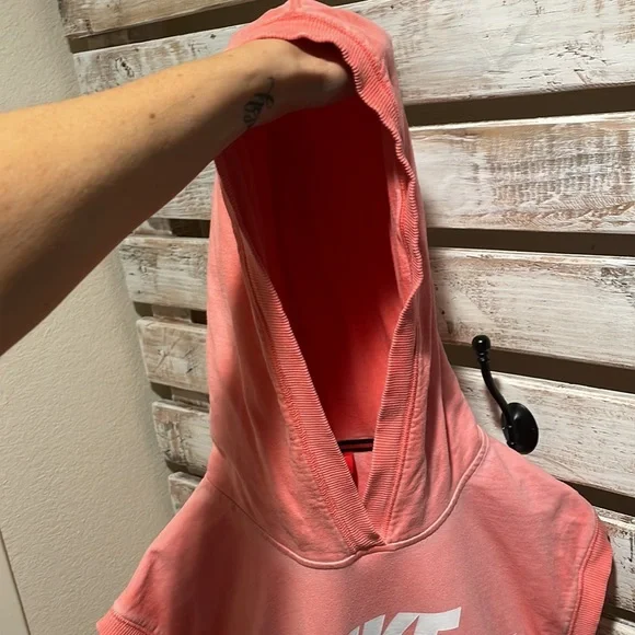 🔥🔥 (3/$20) 
Nike Muscle Tank w/ Hoodie in a beautiful Peachy Color - Picture 2 of 3